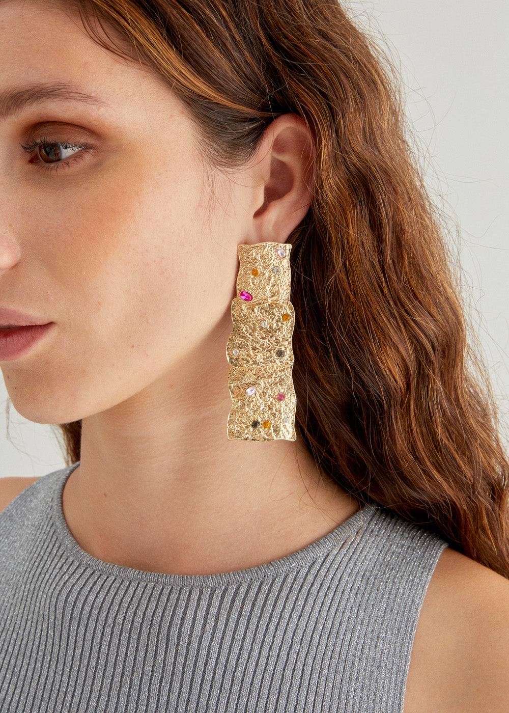 Nalí LONG GOLD EARRINGS W/ MULTICOLOR STONES Sconti questo mese