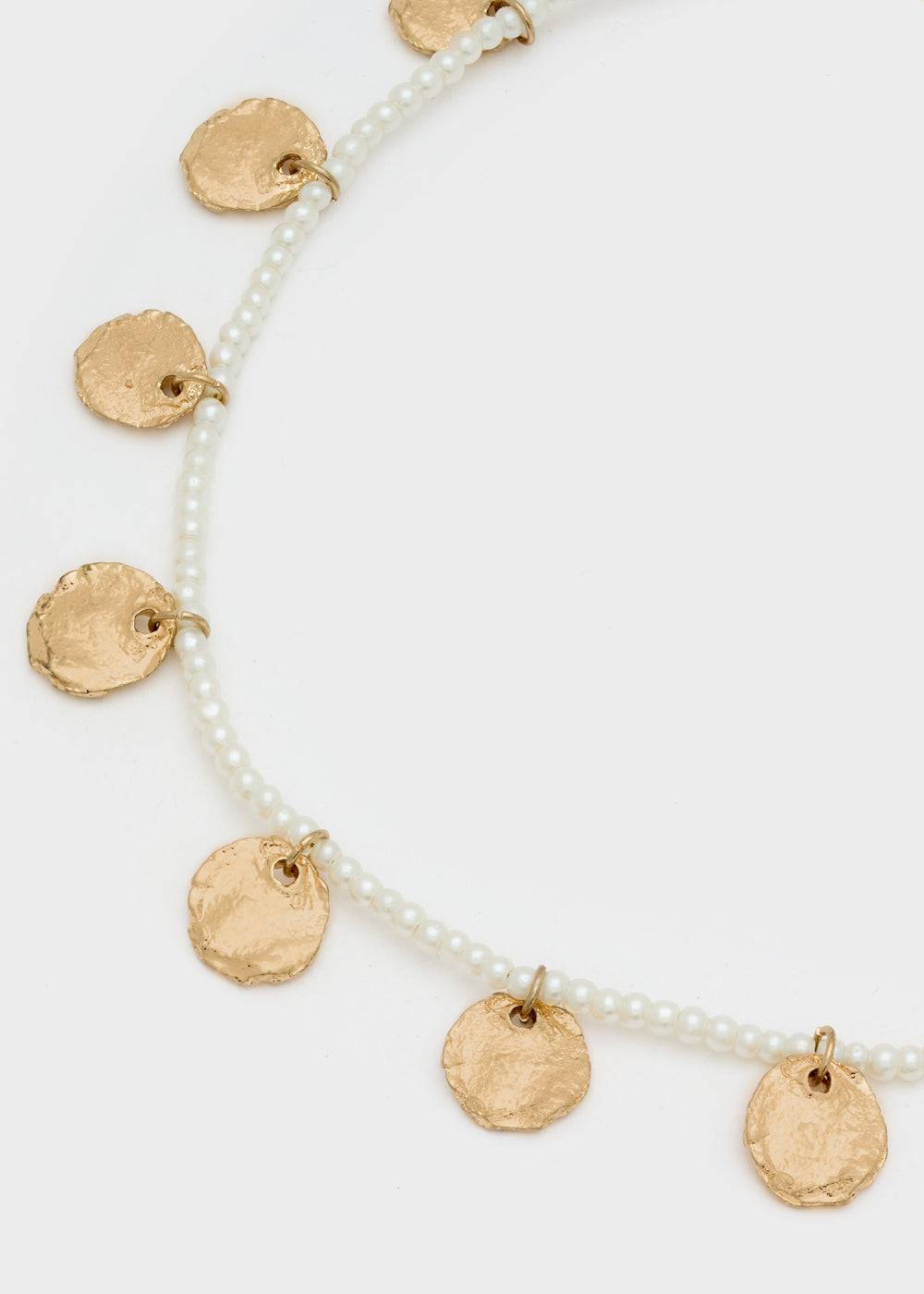 Nalí NECKLACE W/ GOLD PENDANT + WHITE BEADS Super sconto