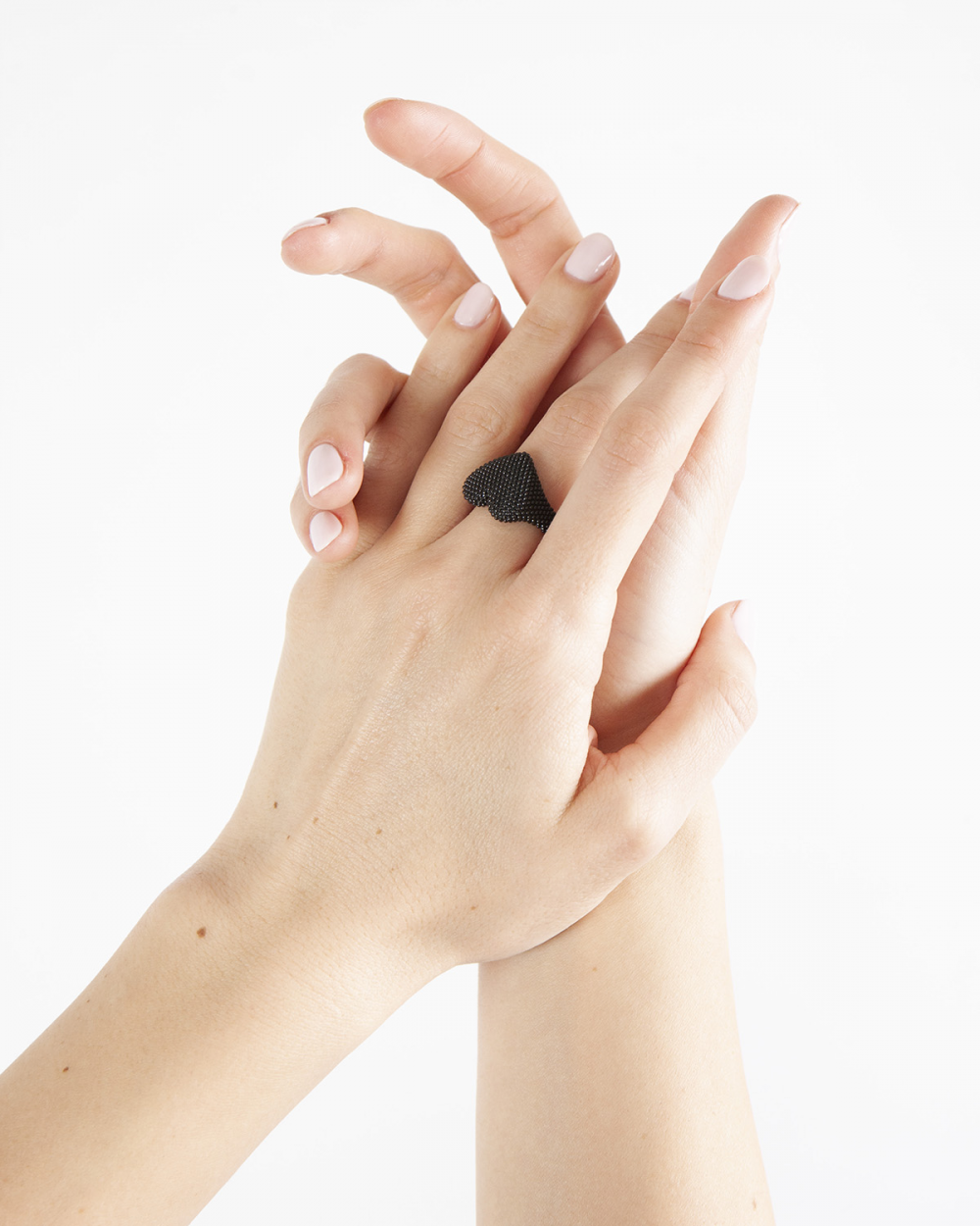 ﻿Nove25 ANELLO CHEVALIER CUORE PUNTINATO TOTAL BLACK Ultimo giorno