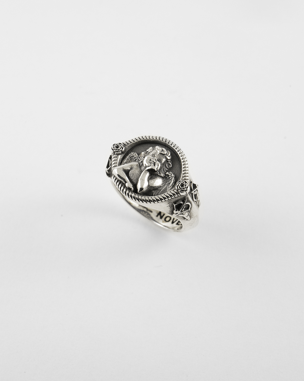 Nove25 ANELLO CHEVALIER CUPIDO IN ARGENTO Offerta