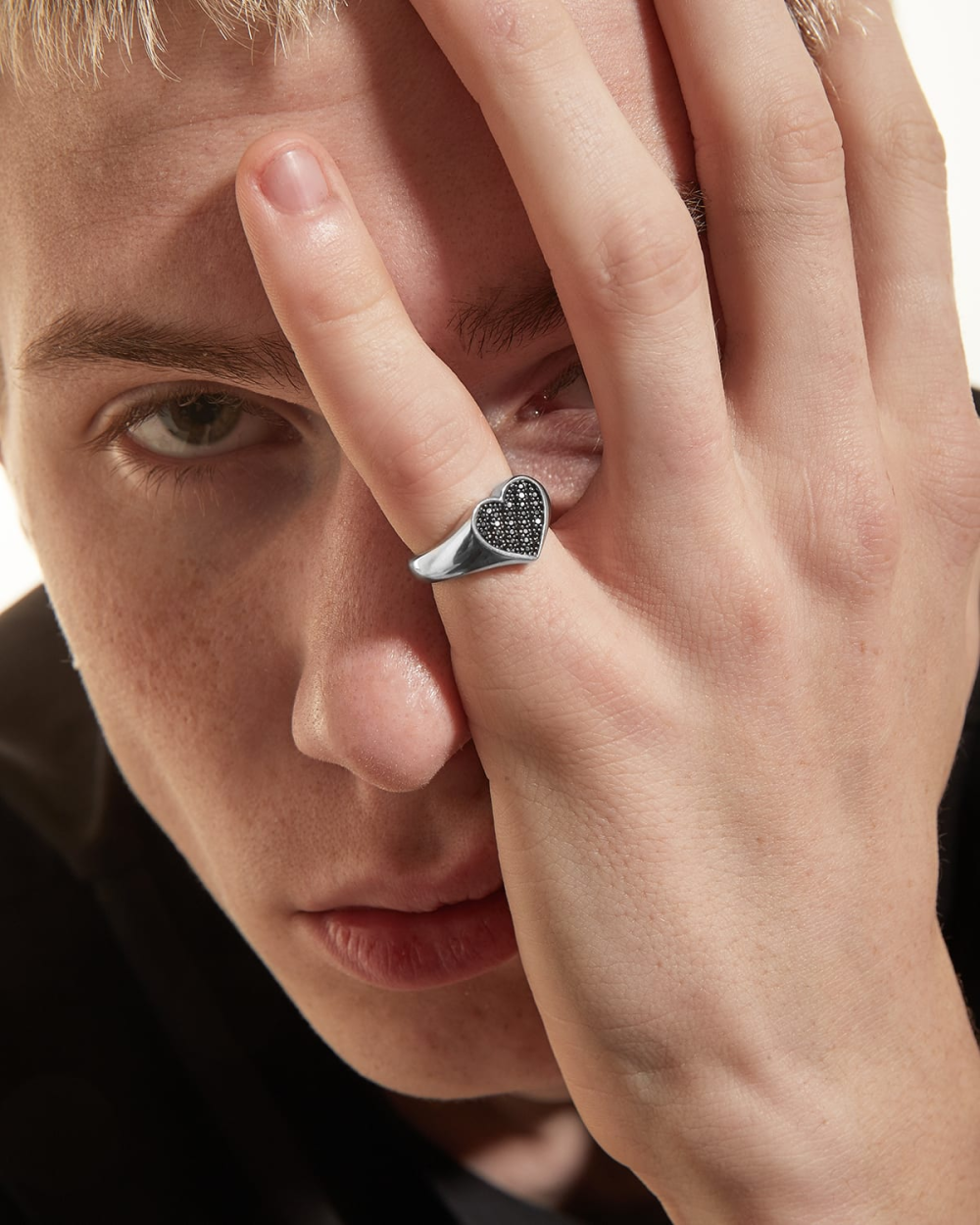 Nove25 ANELLO CHEVALIER CUORE CON BRILLANTE NERO Saldi