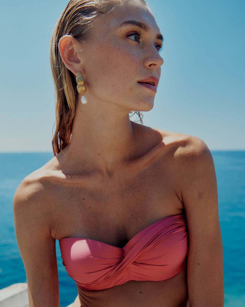 Olivia Gold Reggiseno a fascia strutturato + Slip a vita bassa con accessori sui fianchi Offerte