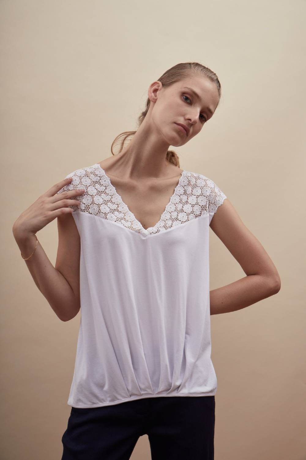 Oscalito Top con scollo a V macramè 1326 Sottocosto