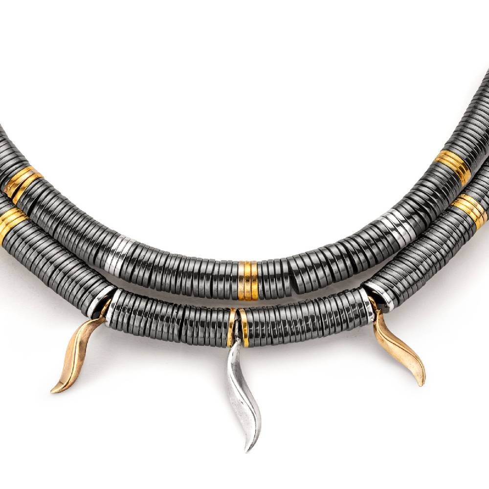 Paola Grande Gioielli FLAME Collana lunga in ematite con pendenti Offerta