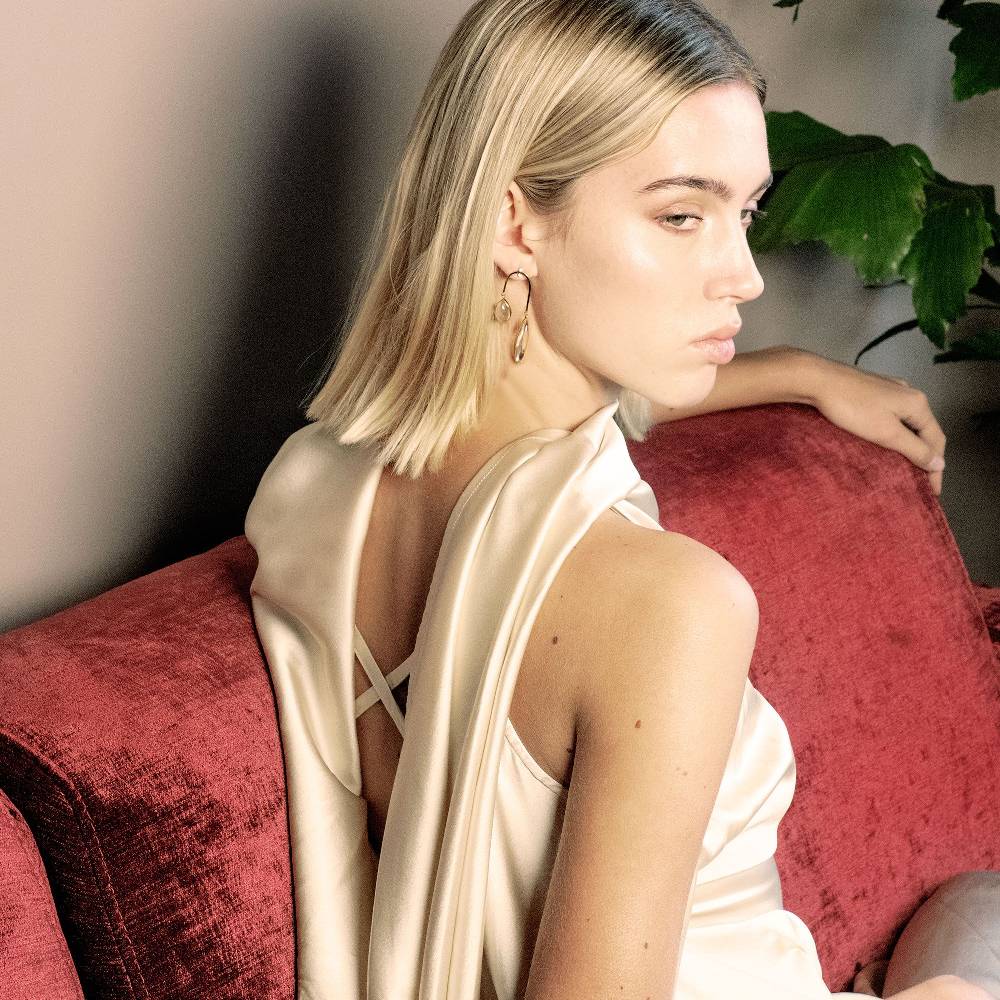 Paola Grande Gioielli AURUM Orecchini 'Amo Curvo' corti oro giallo Hotsell
