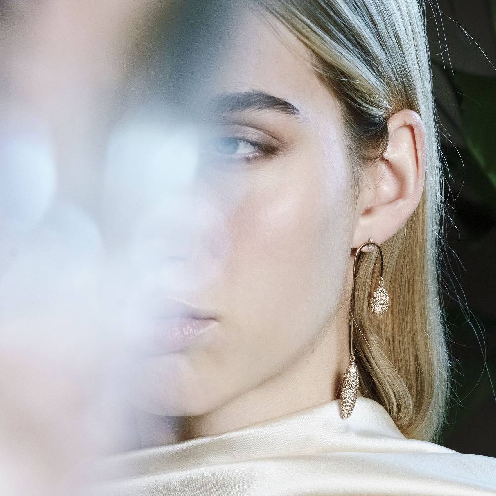 Paola Grande Gioielli AURUM Amo curvo con pavé diamanti In Saldo