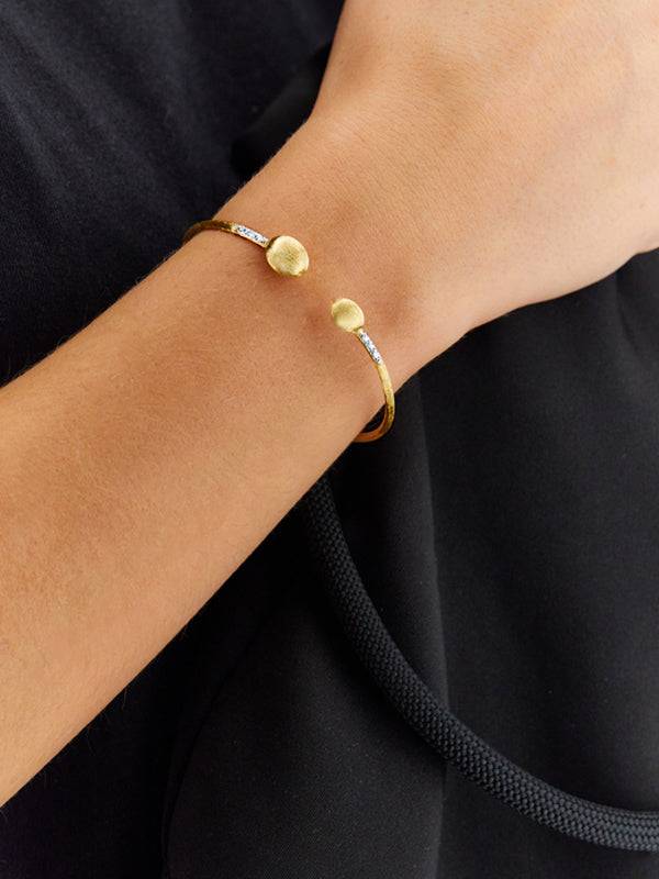 Nanis Bracciale a schiava "DANCING ÉLITE" inciso a mano in oro e diamanti – Nanis Italian Jewels Pezzi Unici