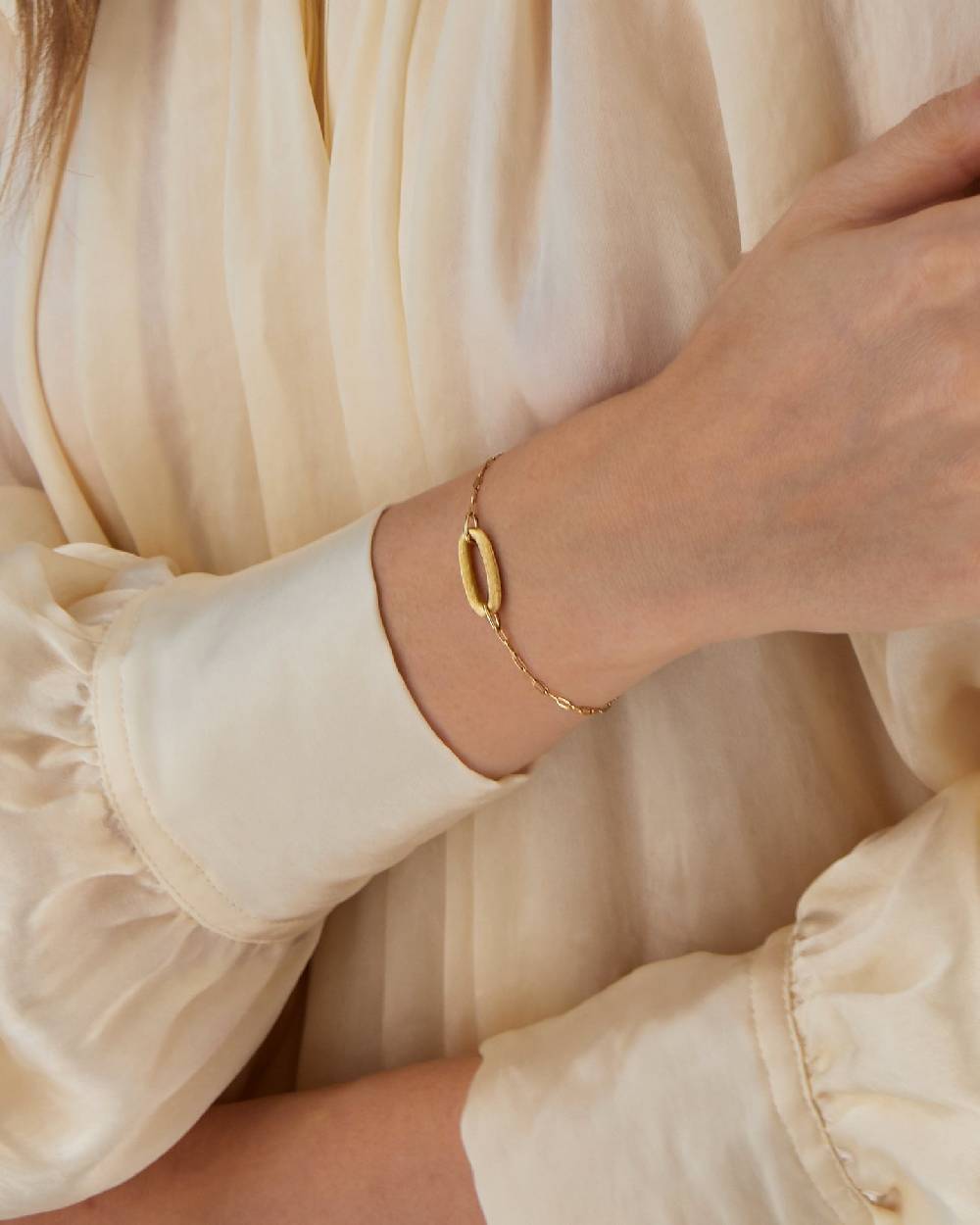 Nanis Bracciale "LIBERA" con ovale in oro inciso a mano – Nanis Italian Jewels Shopping Online