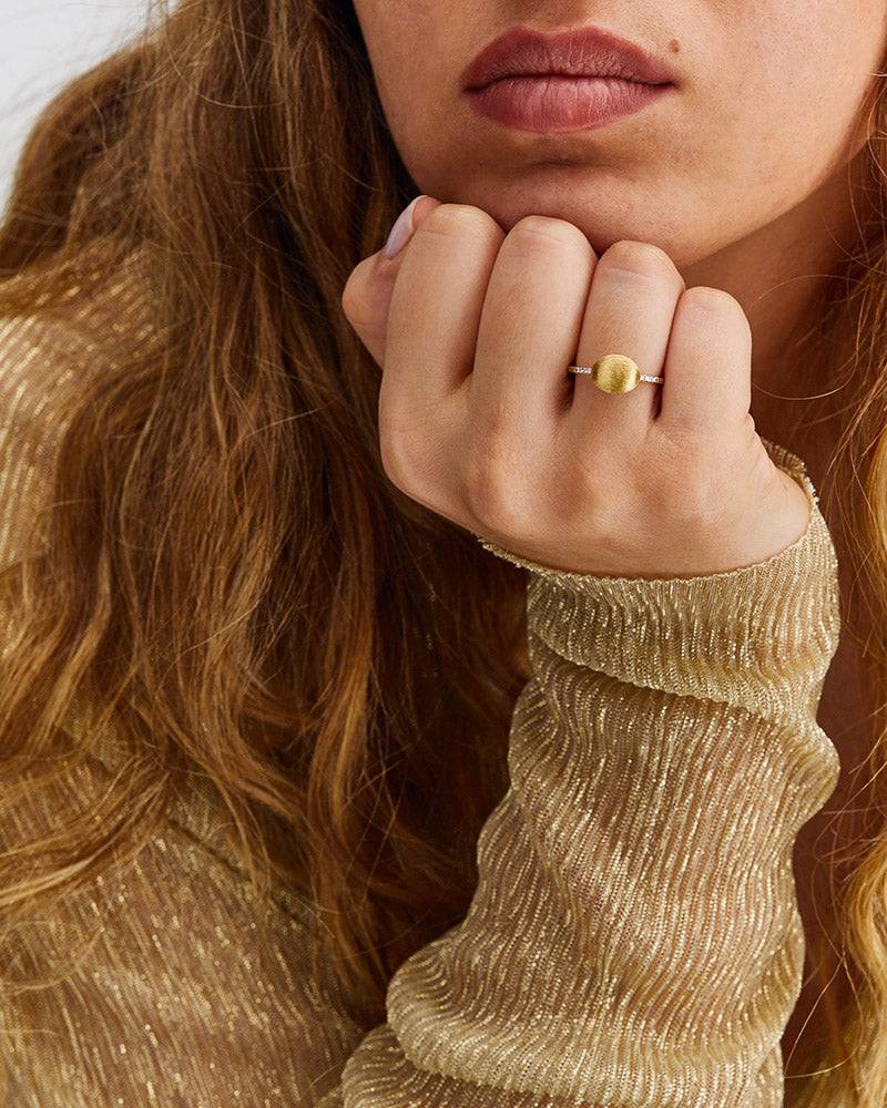 Nanis Anello "DANCING ÉLITE" con boule in oro incisa a mano e pavé di diaman – Nanis Italian Jewels Novità