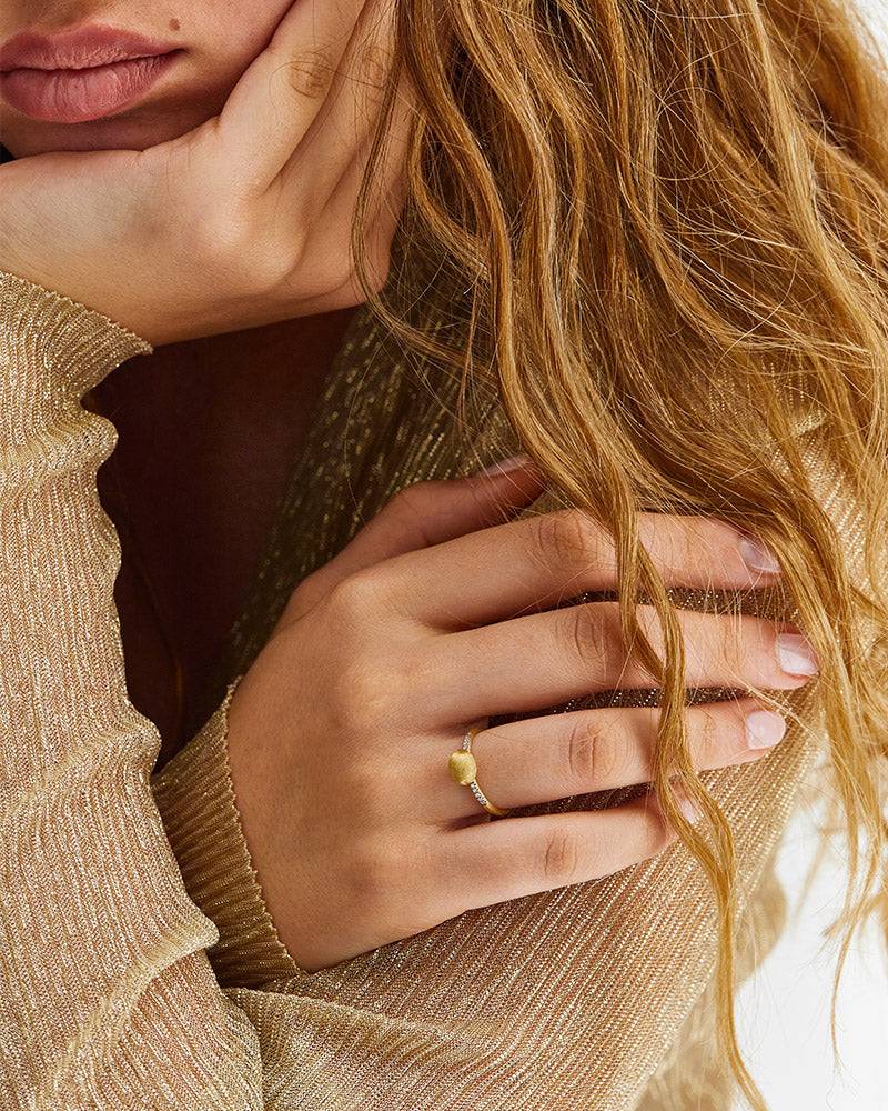 Nanis Anello "DANCING ÉLITE" con boule in oro incisa a mano e pavé di diaman – Nanis Italian Jewels Presa