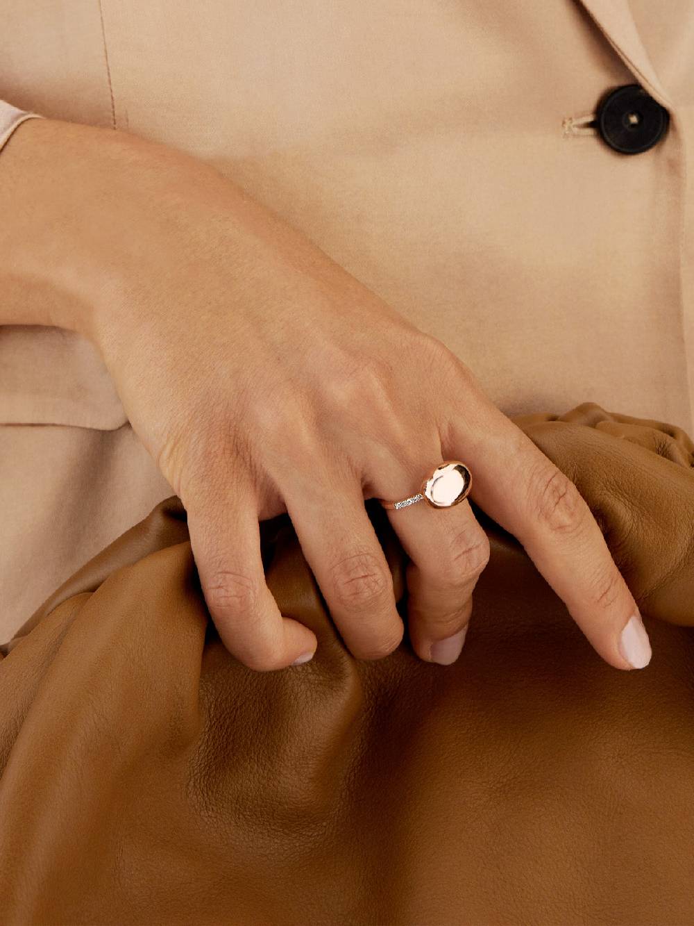 Nanis Anello "DANCING ÉLITE" con boule in oro rosa e pavè di diamanti (medio – Nanis Italian Jewels Sottocosto
