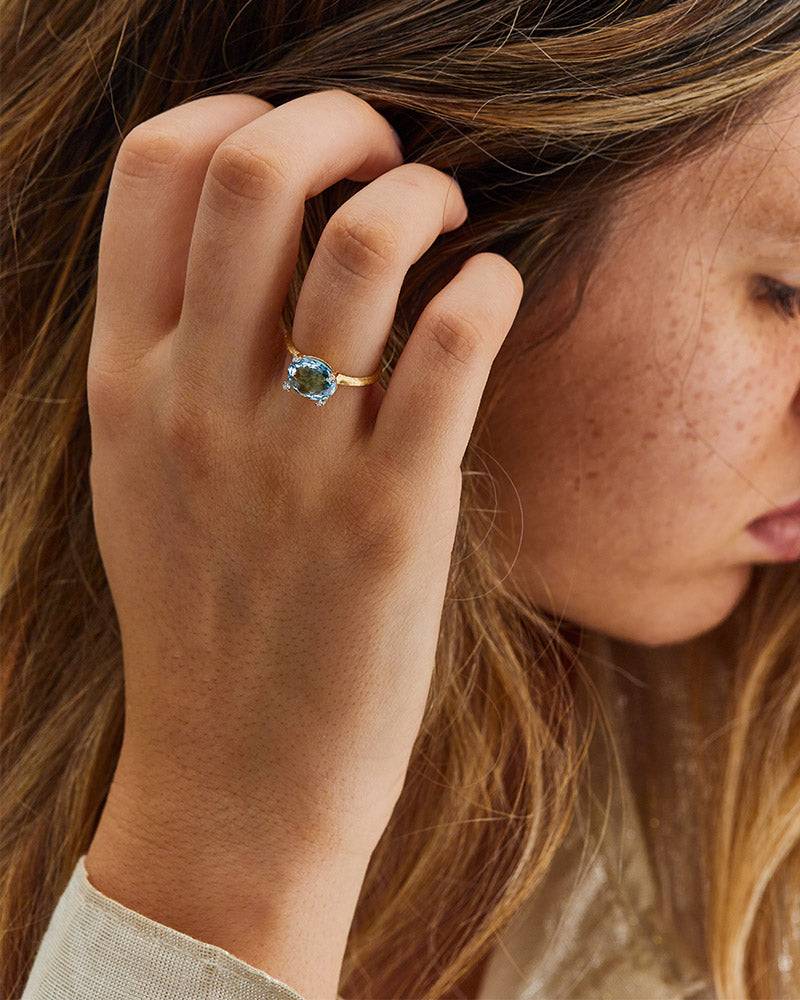 Nanis Anello "IPANEMA" in oro, topazio blu e dettagli di diamanti – Nanis Italian Jewels Nuovo