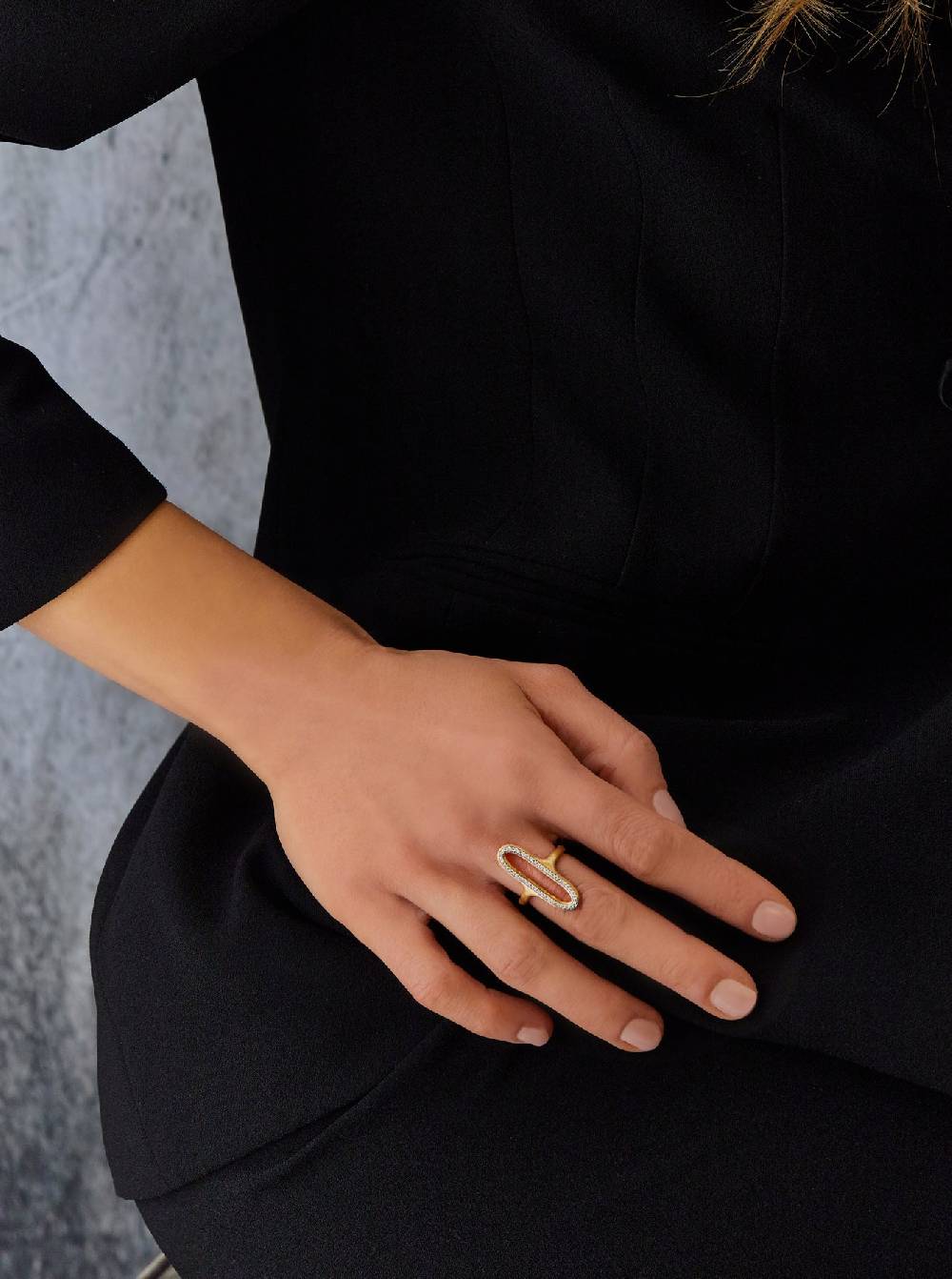 Nanis Anello "LIBERA" con elemento ovale in oro e diamanti (grande) – Nanis Italian Jewels Duty-free