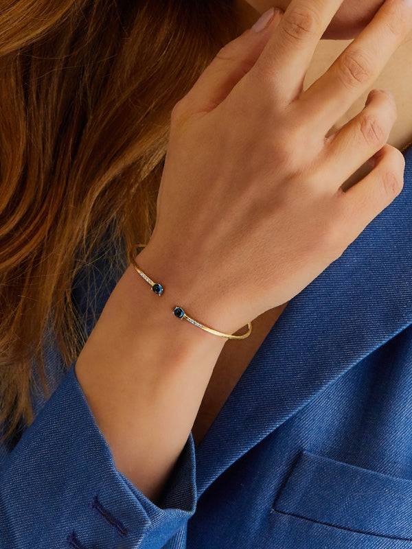 Nanis Bracciale a schiava "DANCING AZURE" inciso a mano in oro, diamanti e t – Nanis Italian Jewels Latest fashion