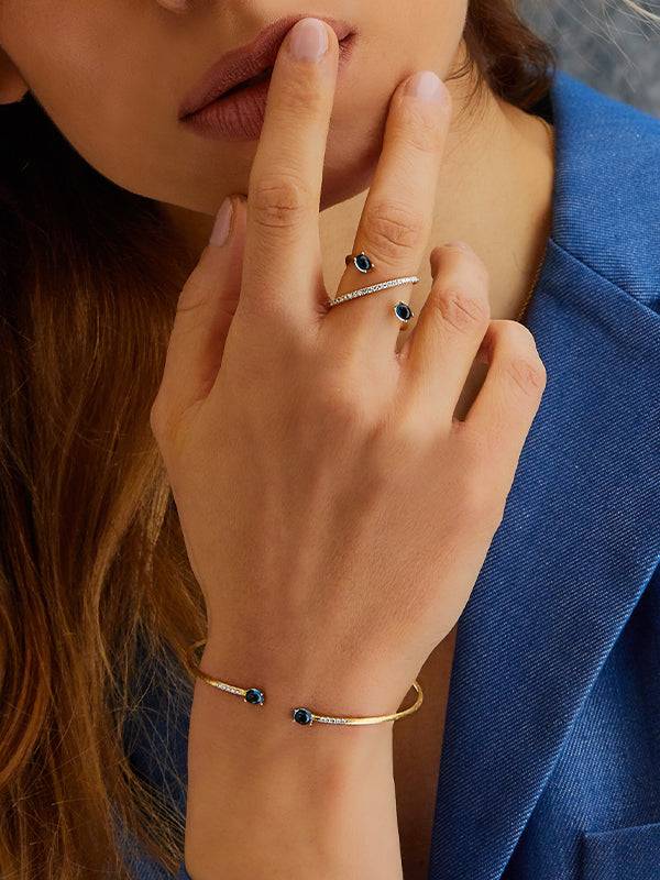 Nanis Bracciale a schiava "DANCING AZURE" inciso a mano in oro, diamanti e t – Nanis Italian Jewels Latest fashion