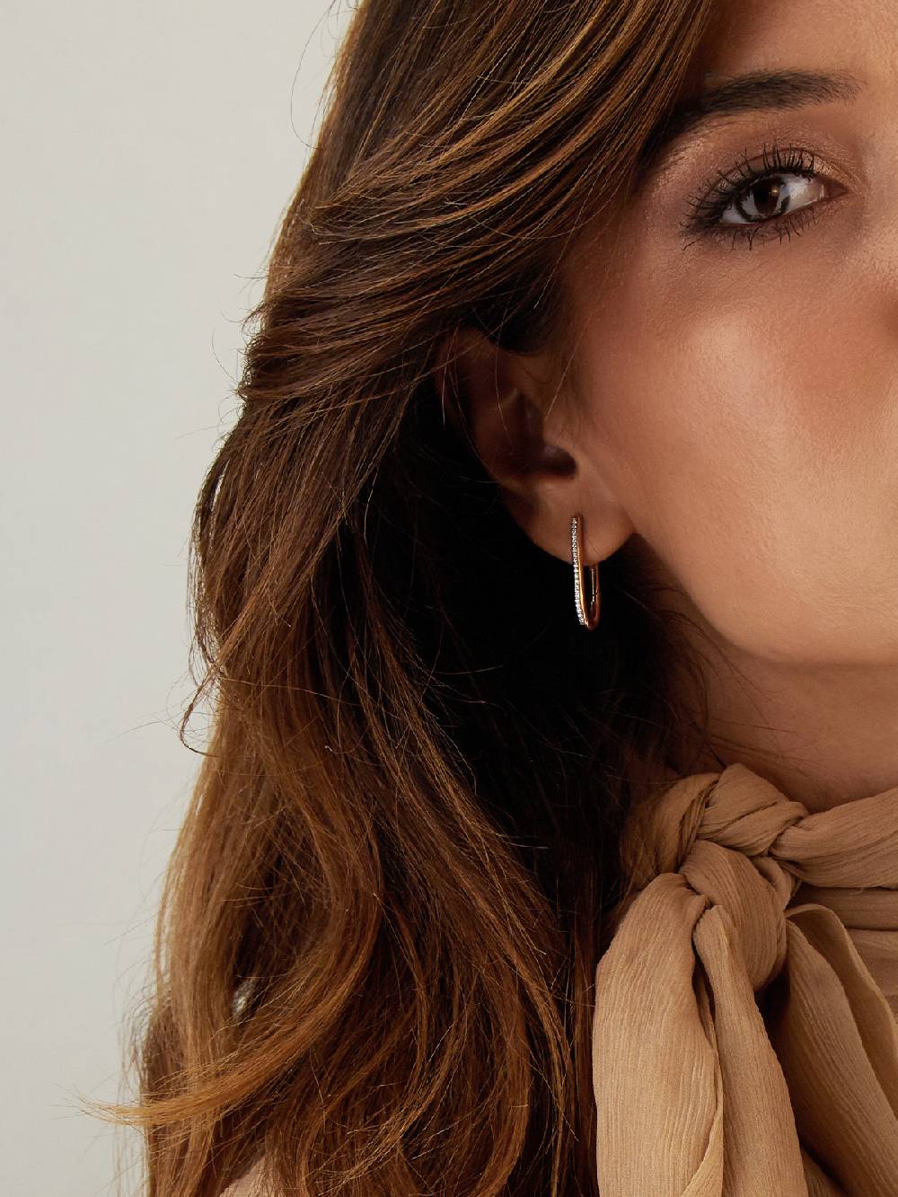 Nanis Orecchini a cerchio "libera" squadrati medi in oro rosa e diamanti – Nanis Italian Jewels Nuova