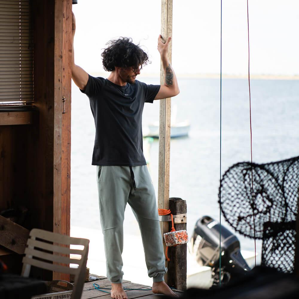 Seay / T-Shirt Nera Ikaika Sconto