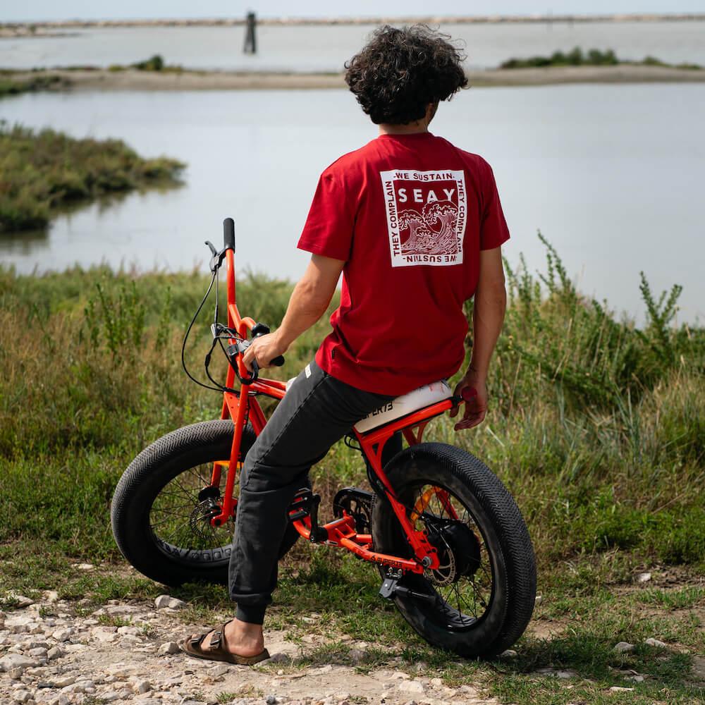 Seay / T-Shirt Rossa Ikaika Offerta