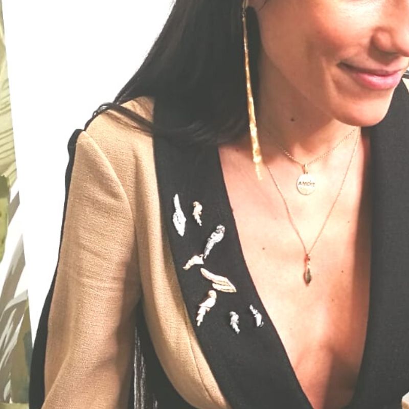 Thais Bernardes Spilla Cockatoo Affare Del Giorno
